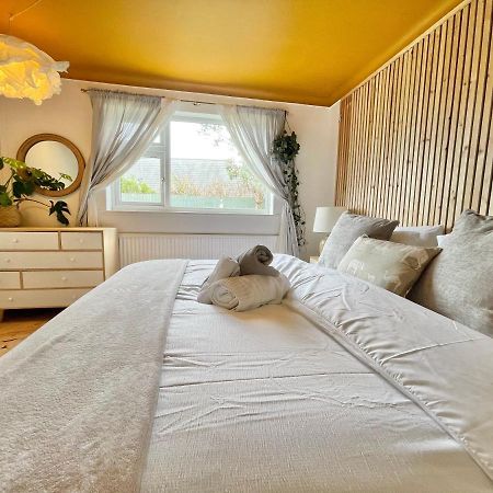 The Barefoot Bungalow In Picturesque Prestatyn Bagian luar foto
