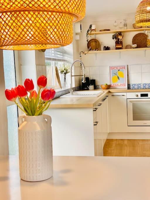 The Barefoot Bungalow In Picturesque Prestatyn Bagian luar foto