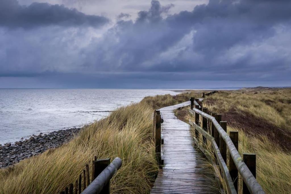 The Barefoot Bungalow In Picturesque Prestatyn Bagian luar foto