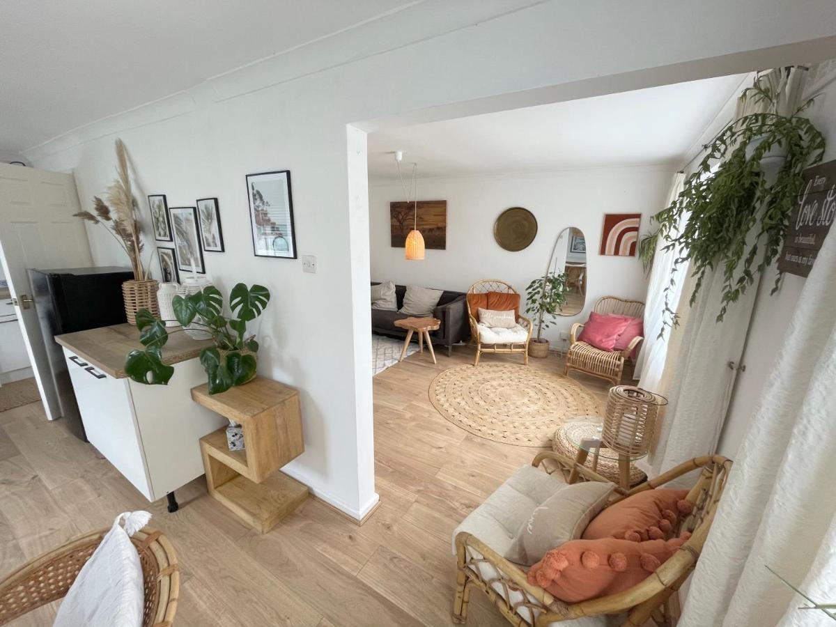 The Barefoot Bungalow In Picturesque Prestatyn Bagian luar foto